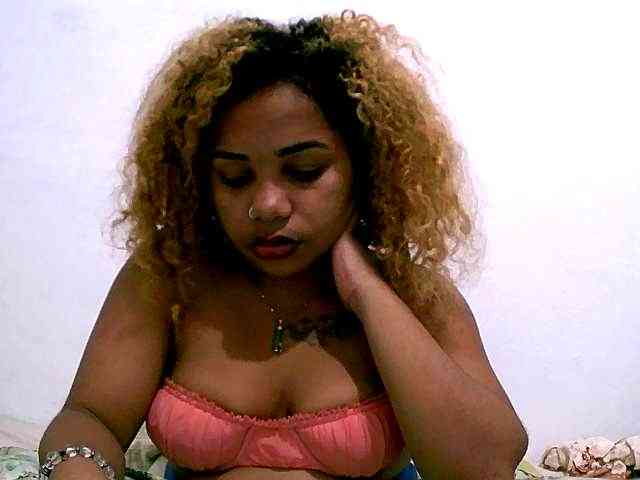 Monica1612 webcam