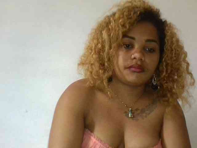 Monica1612 webcam