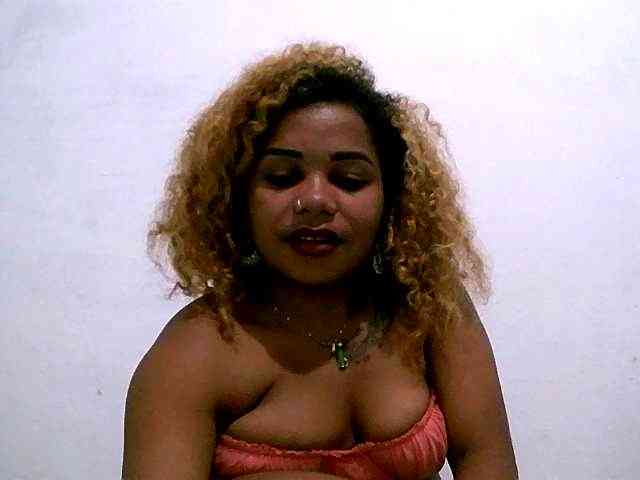 Monica1612 webcam