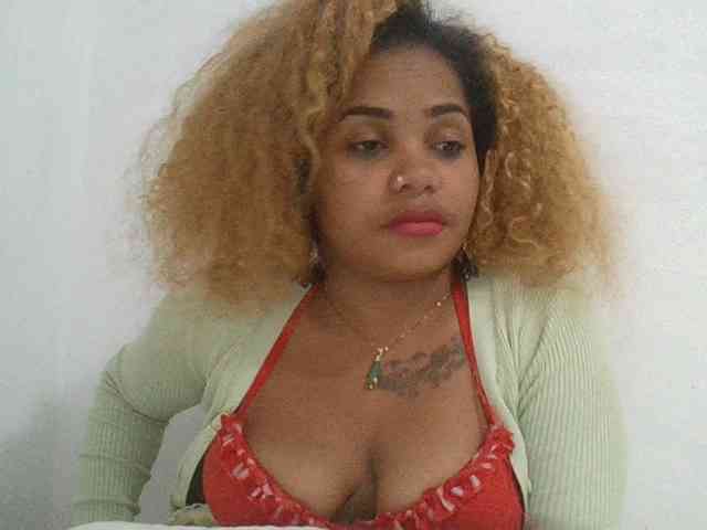 Monica1612 webcam