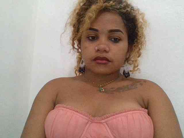 Monica1612 webcam