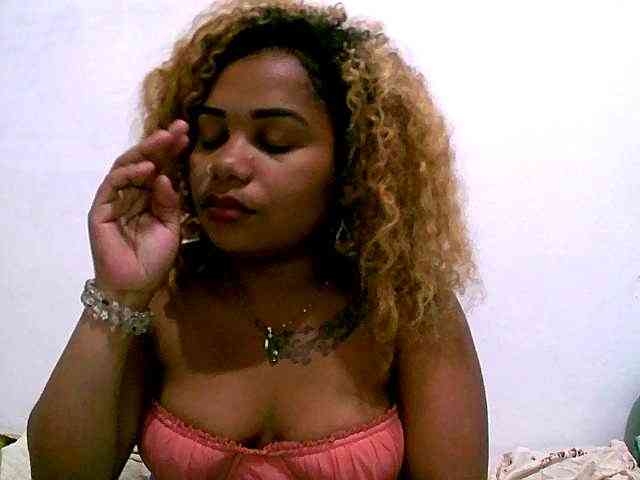 Monica1612 webcam