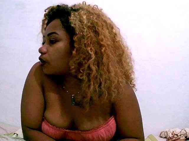 Monica1612 webcam