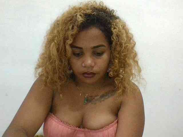 Monica1612 webcam