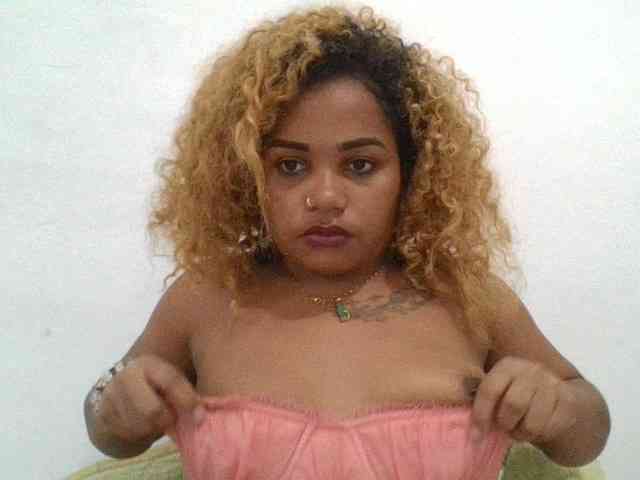 Monica1612 webcam