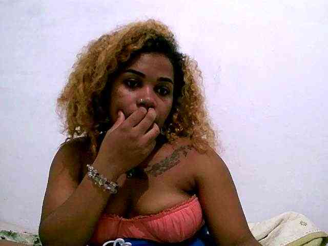 Monica1612 webcam