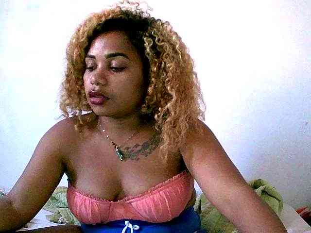 Monica1612 webcam