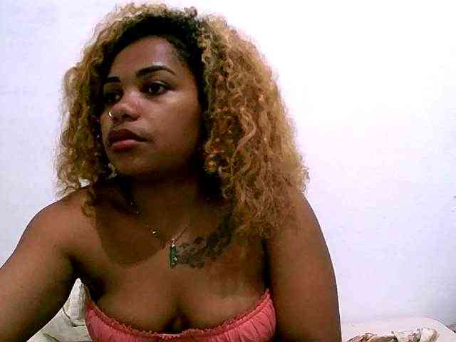 Monica1612 webcam