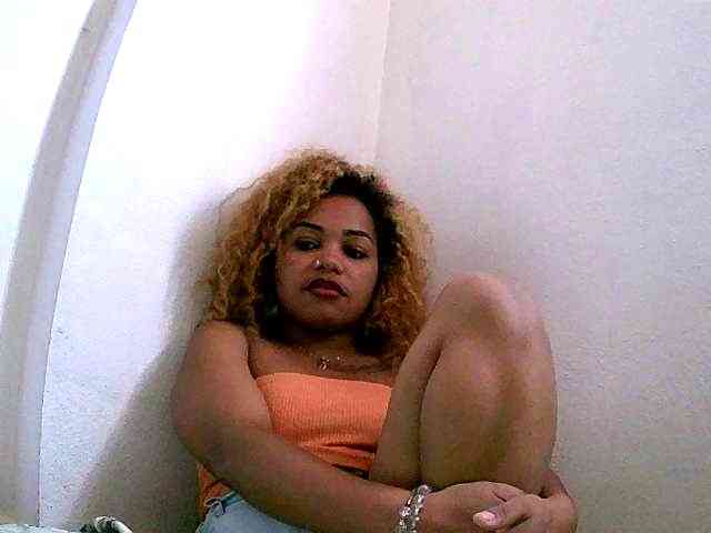 Monica1612 webcam