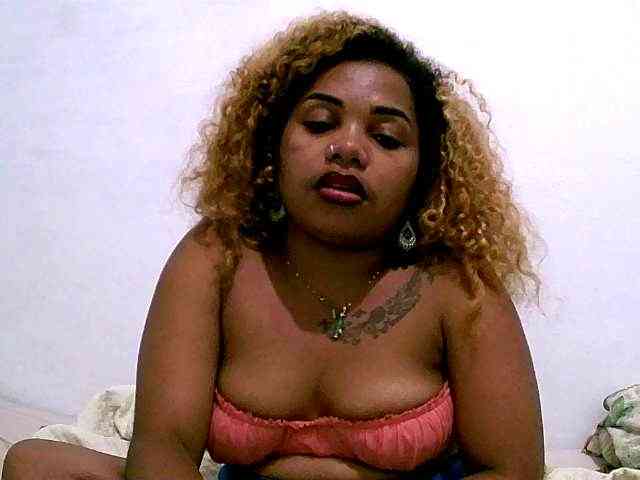 Monica1612 webcam
