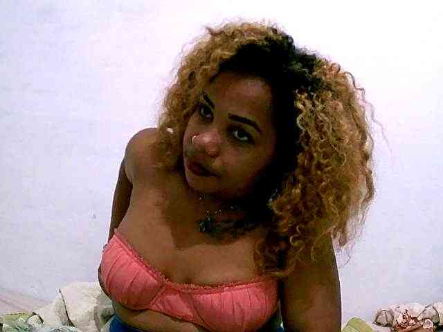 Monica1612 webcam