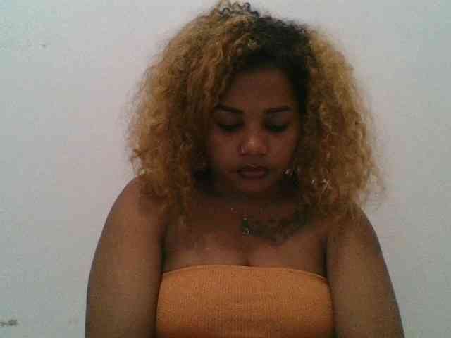 Monica1612 webcam