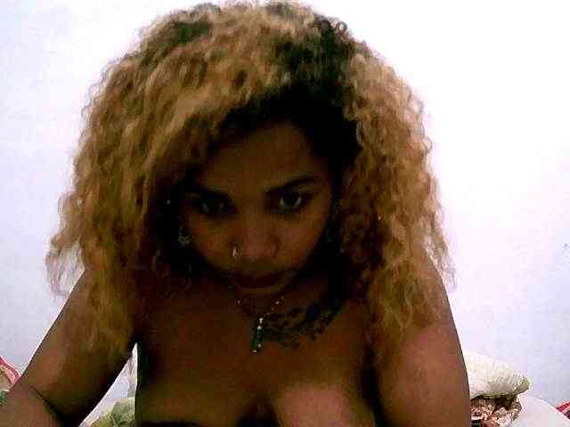 Monica1612 webcam