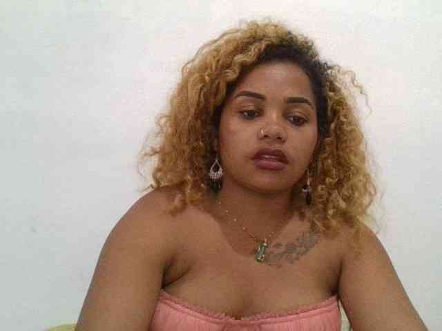 Monica1612 webcam