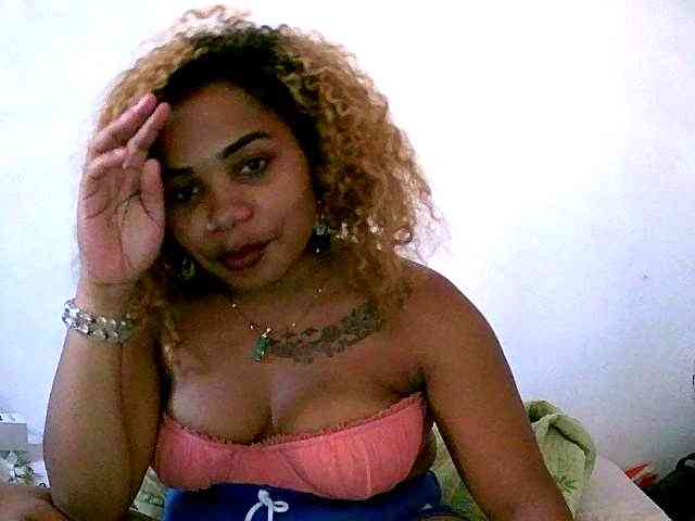 Monica1612 webcam
