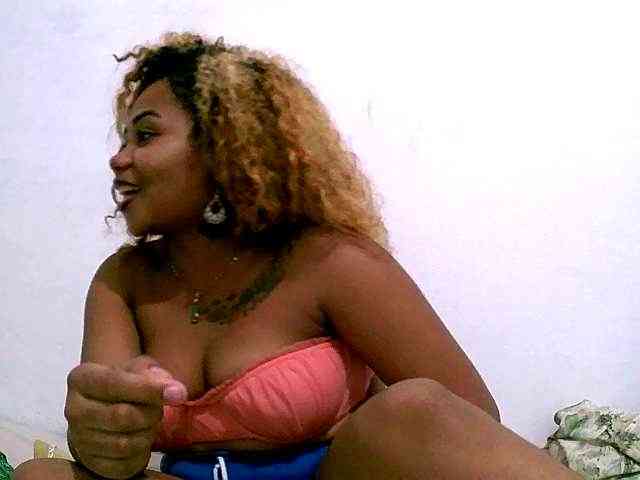 Monica1612 webcam