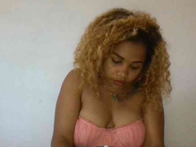 Monica1612 webcam