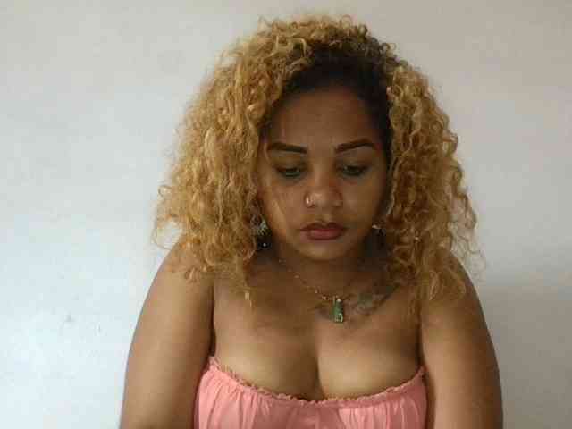 Monica1612 webcam