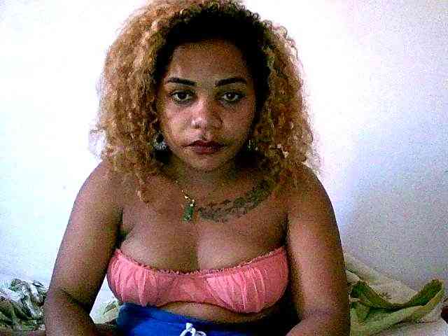 Monica1612 webcam