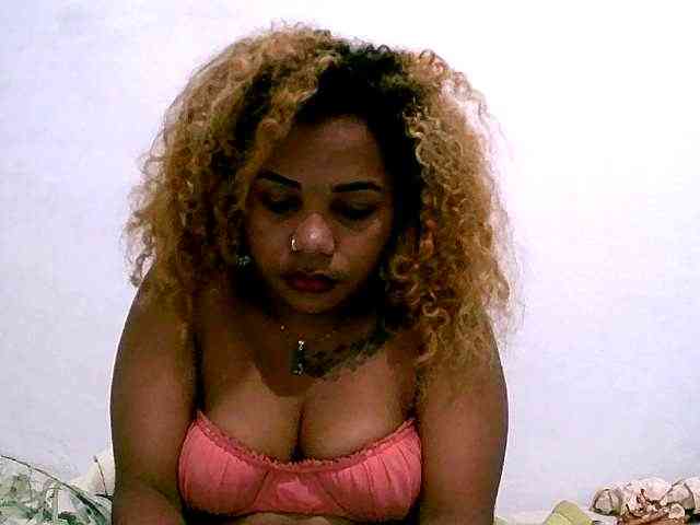 Monica1612 webcam