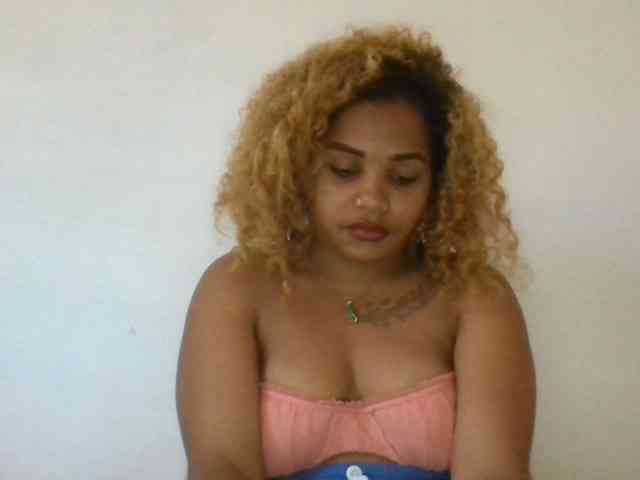 Monica1612 webcam