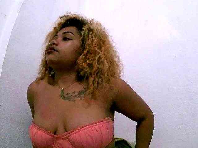 Monica1612 webcam