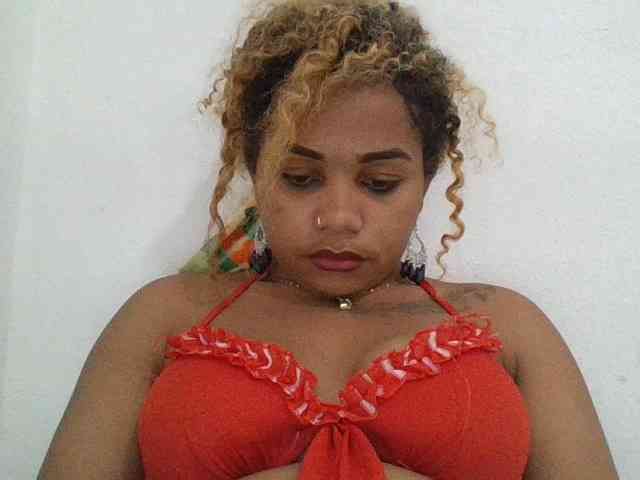 Monica1612 webcam