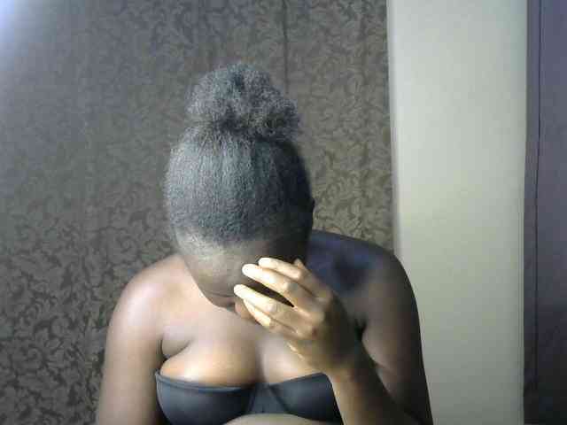QueenEbony webcam