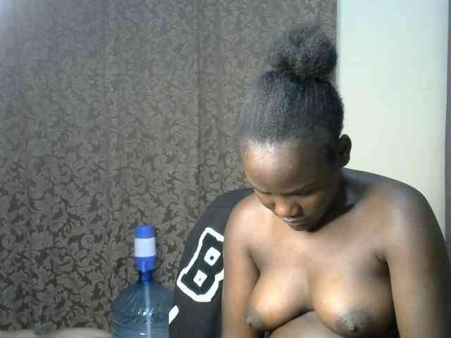 QueenEbony webcam