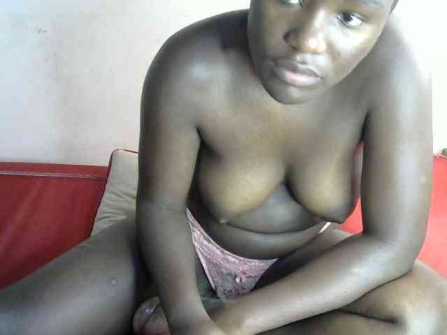 QueenEbony webcam