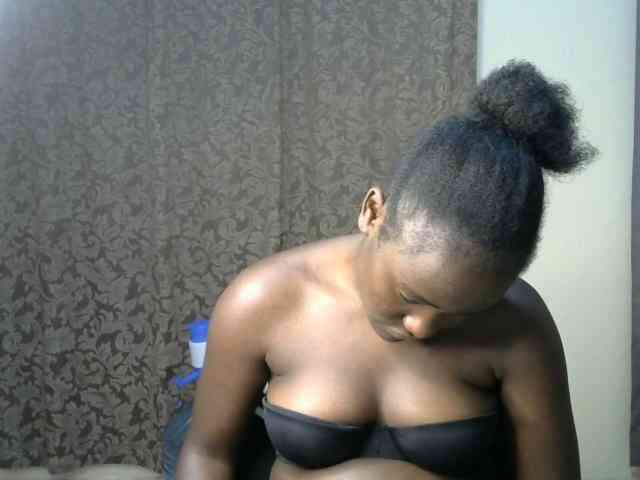 QueenEbony webcam