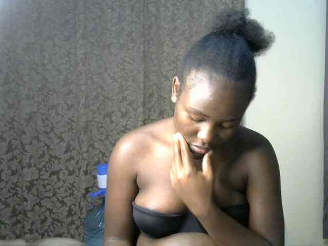 QueenEbony webcam