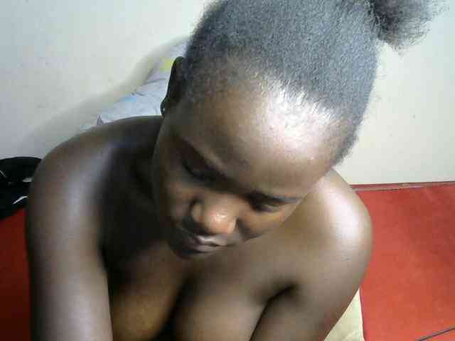 QueenEbony webcam