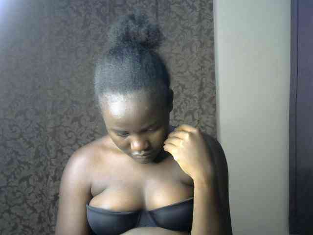 QueenEbony webcam