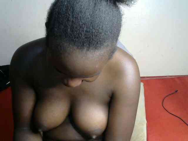 QueenEbony webcam