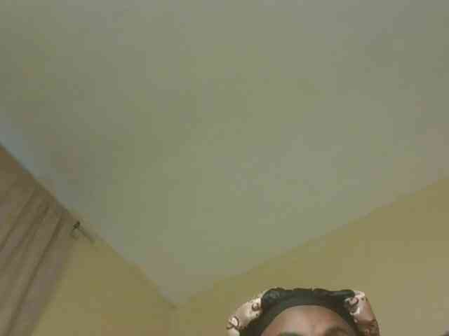 Queenlily25 webcam