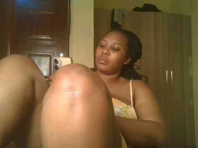 Queenlily25 webcam