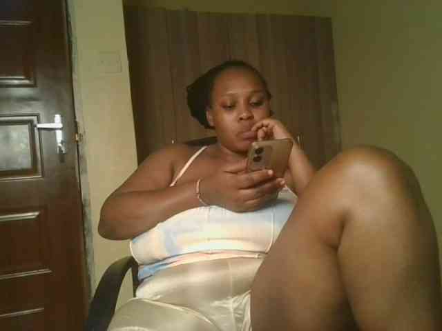 Queenlily25 webcam
