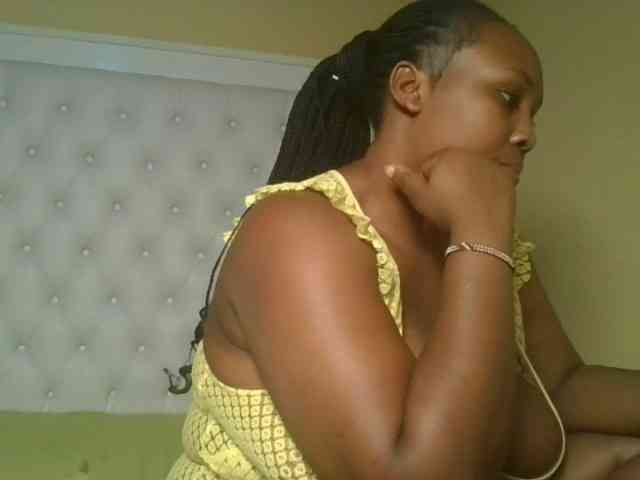 Queenlily25 webcam