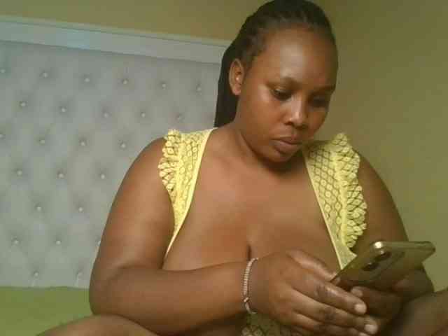 Queenlily25 webcam
