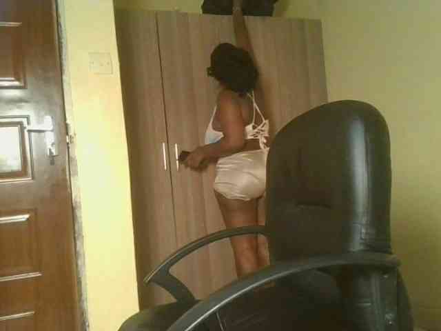 Queenlily25 webcam