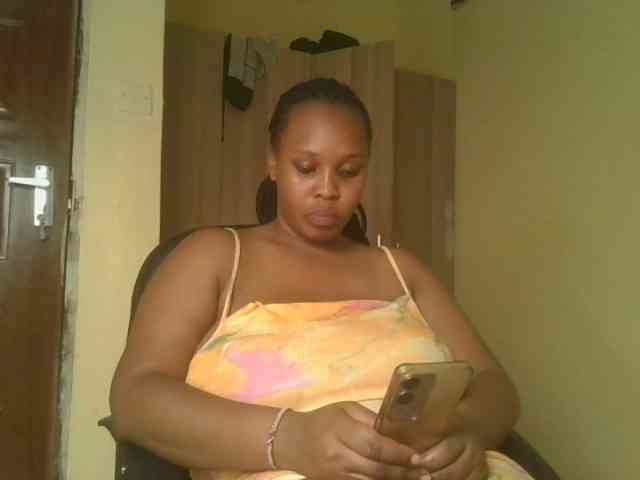Queenlily25 webcam