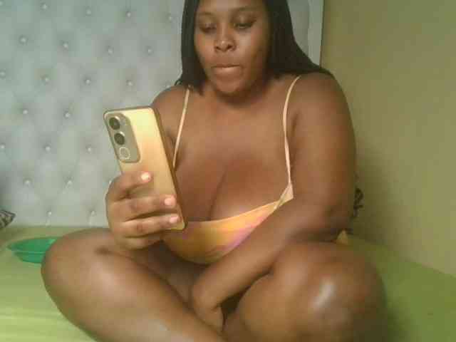 Queenlily25 webcam