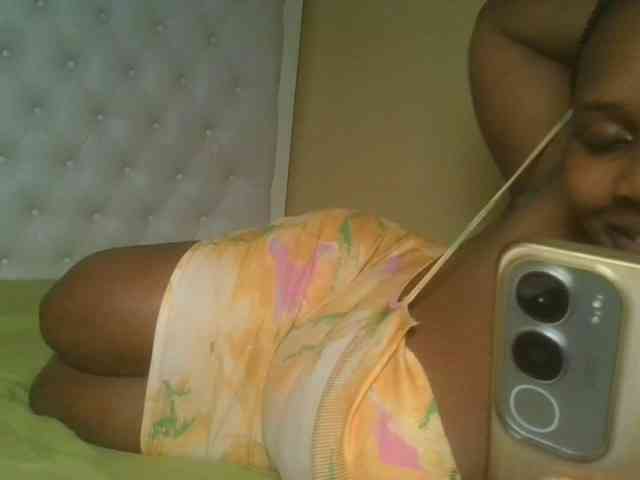Queenlily25 webcam