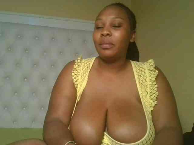 Queenlily25 webcam