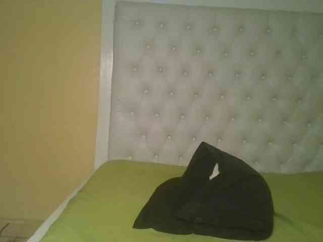 Queenlily25 webcam