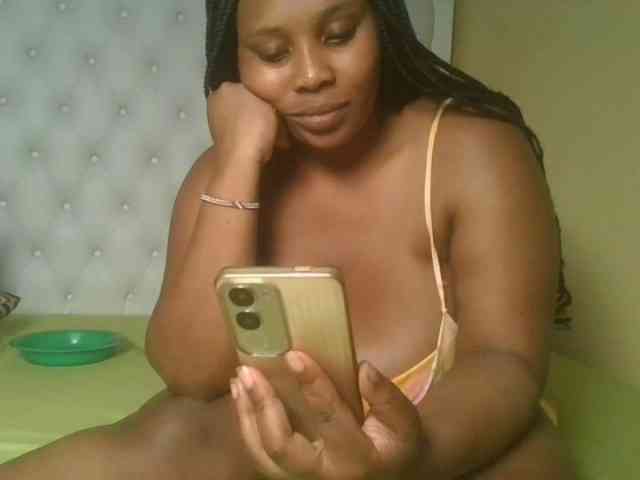 Queenlily25 webcam
