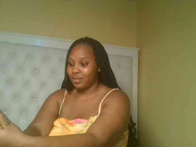 Queenlily25 webcam