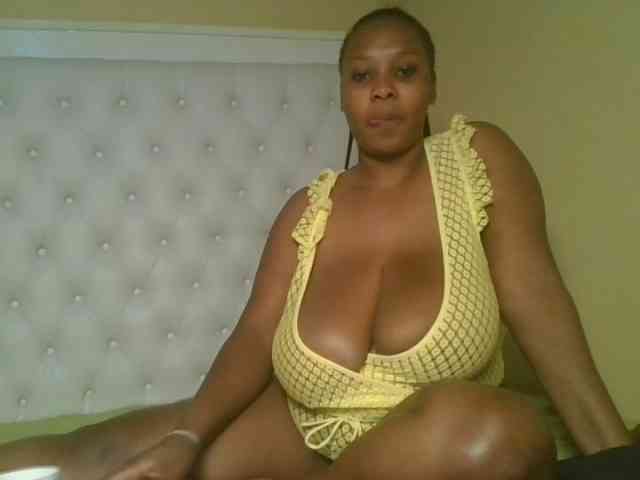 Queenlily25 webcam