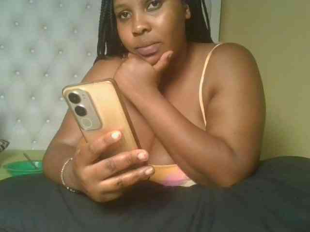 Queenlily25 webcam
